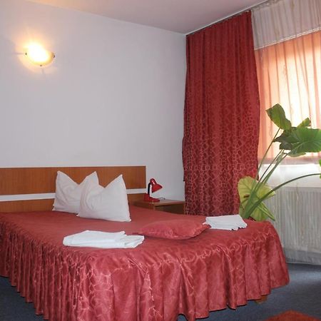 Bed and Breakfast Riviera Valceana à Râmnicu Vâlcea Extérieur photo