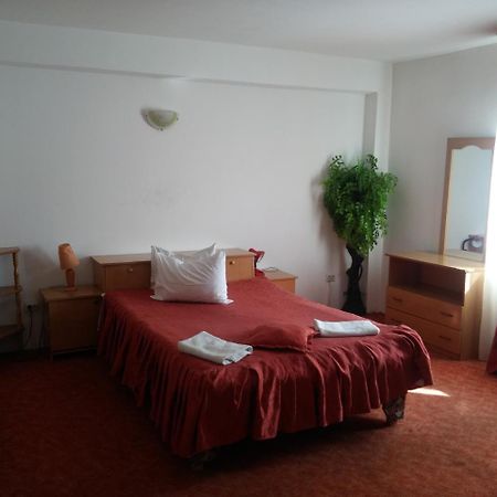 Bed and Breakfast Riviera Valceana à Râmnicu Vâlcea Extérieur photo
