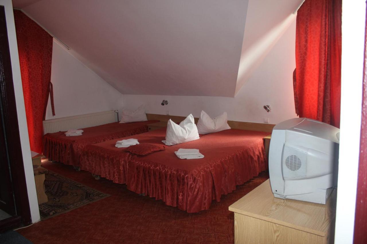 Bed and Breakfast Riviera Valceana à Râmnicu Vâlcea Extérieur photo