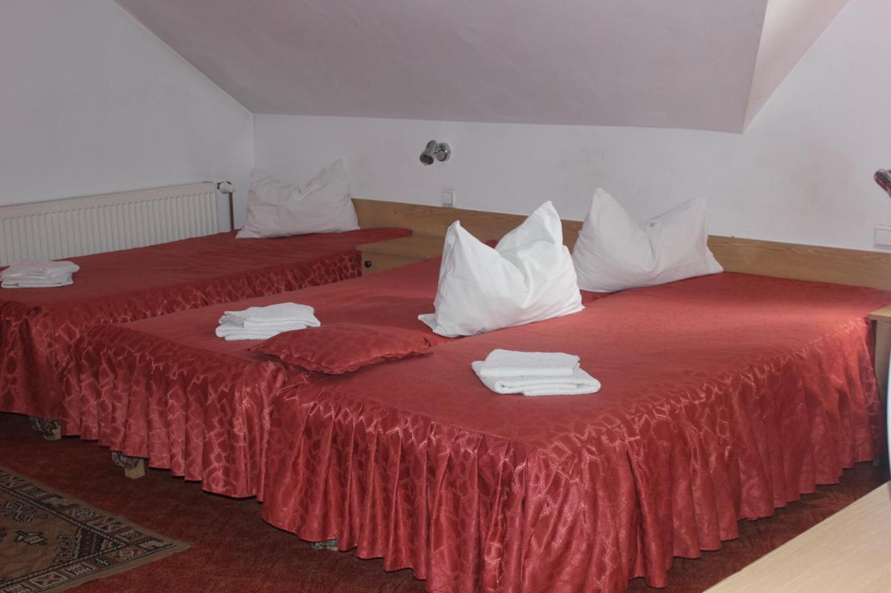 Bed and Breakfast Riviera Valceana à Râmnicu Vâlcea Extérieur photo