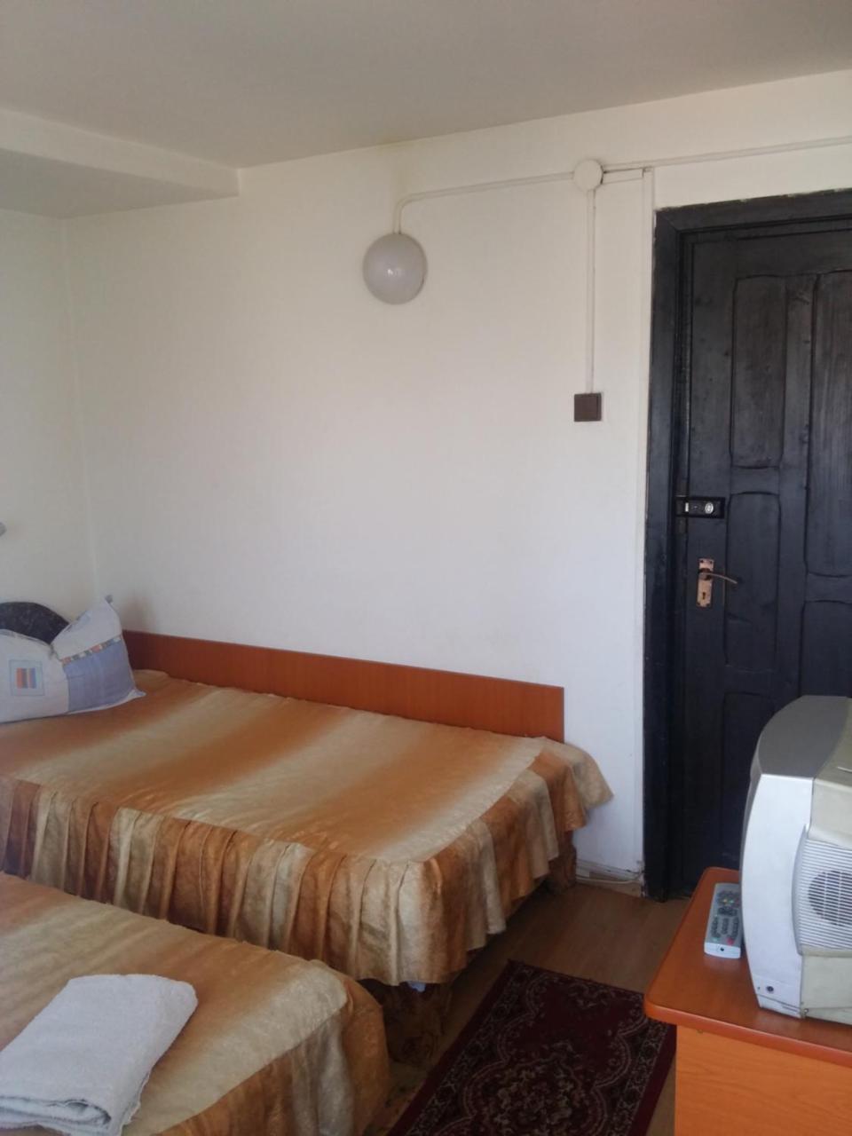 Bed and Breakfast Riviera Valceana à Râmnicu Vâlcea Extérieur photo
