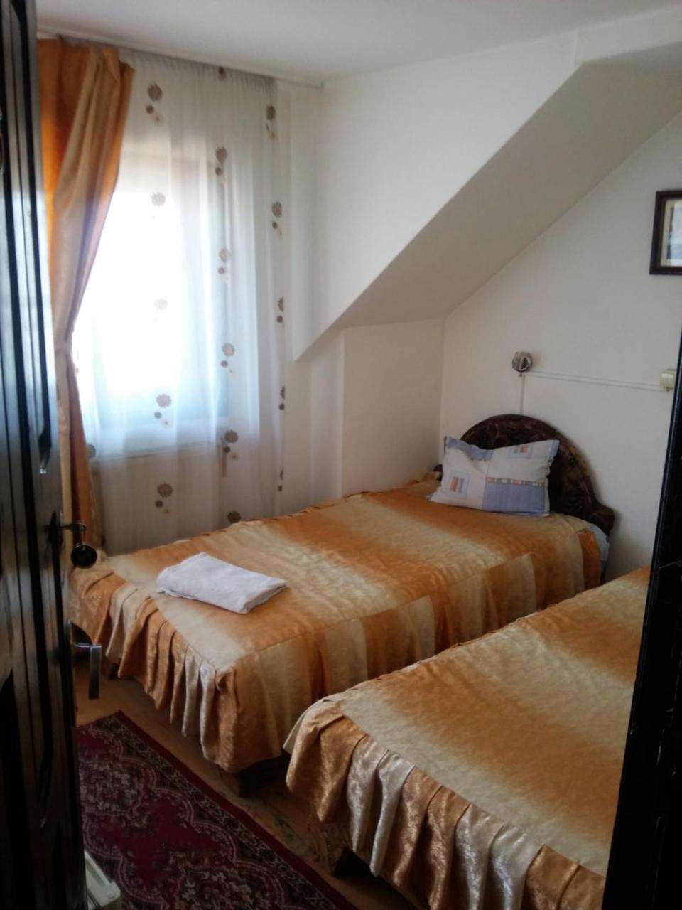 Bed and Breakfast Riviera Valceana à Râmnicu Vâlcea Extérieur photo