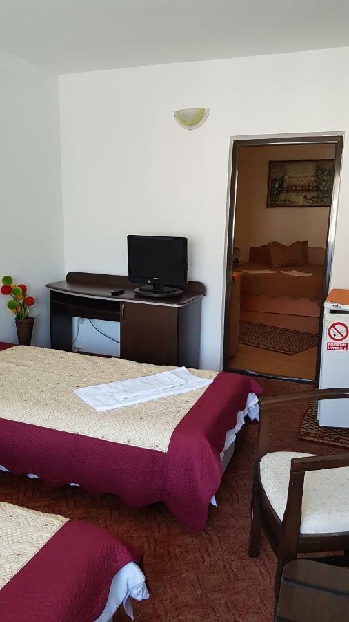 Bed and Breakfast Riviera Valceana à Râmnicu Vâlcea Extérieur photo
