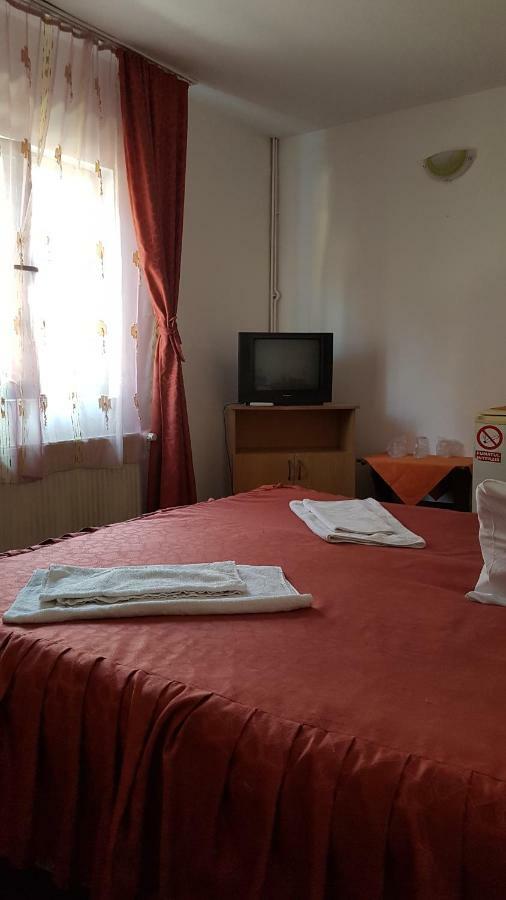 Bed and Breakfast Riviera Valceana à Râmnicu Vâlcea Extérieur photo