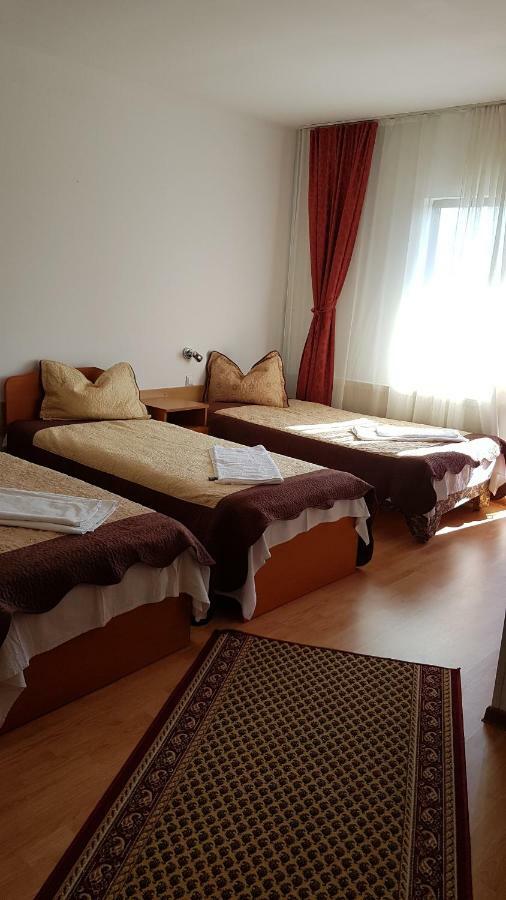 Bed and Breakfast Riviera Valceana à Râmnicu Vâlcea Extérieur photo