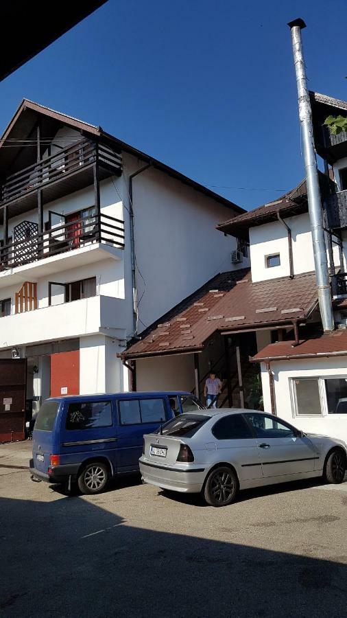Bed and Breakfast Riviera Valceana à Râmnicu Vâlcea Extérieur photo