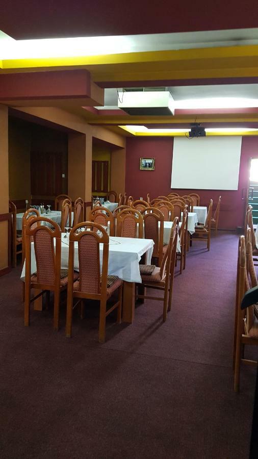 Bed and Breakfast Riviera Valceana à Râmnicu Vâlcea Extérieur photo