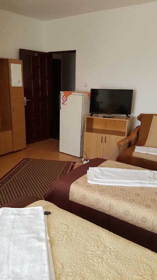 Bed and Breakfast Riviera Valceana à Râmnicu Vâlcea Extérieur photo